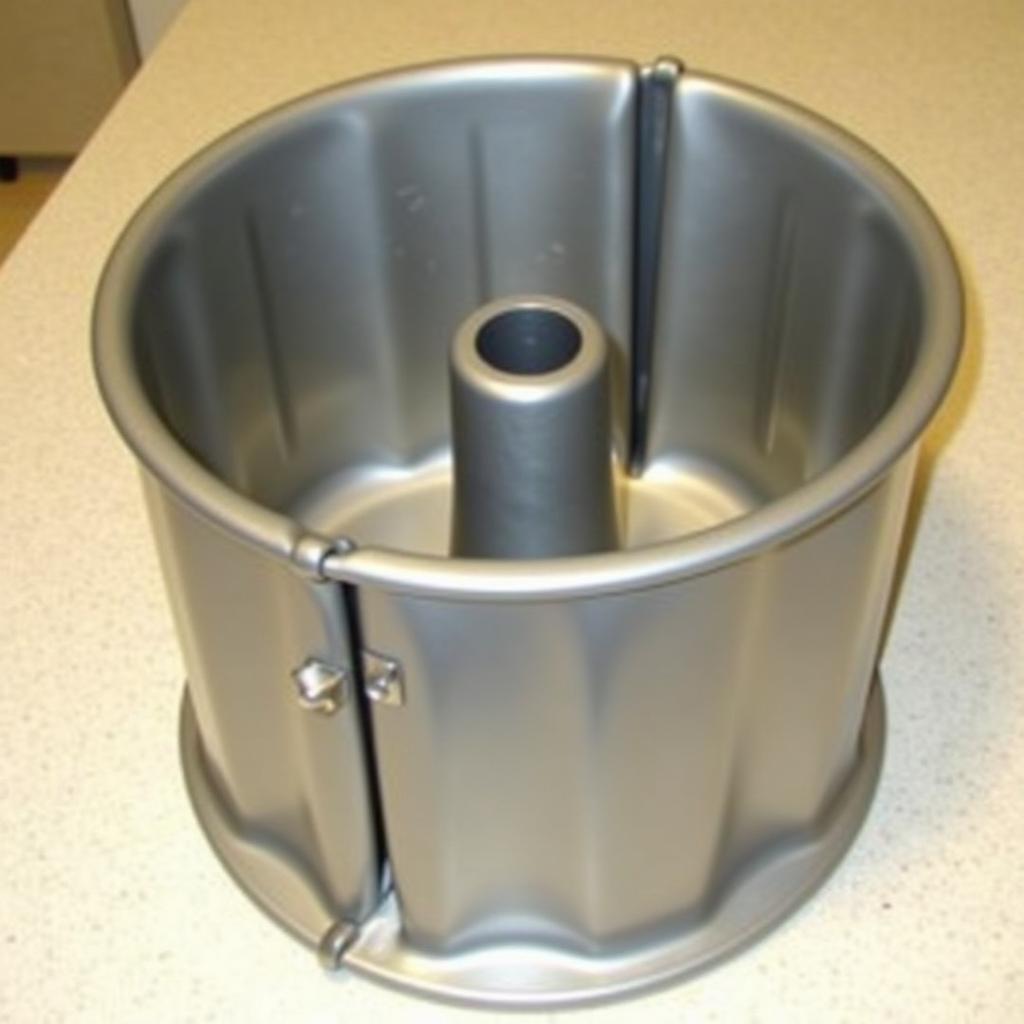 Stainless steel angel food pan with removable base